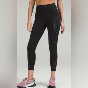Lululemon Base Pace High-Rise reflective 25”tight, size 6